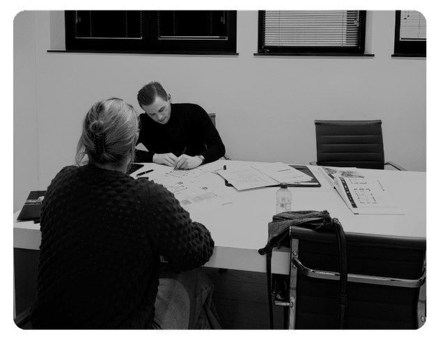 Adviesgesprek met bouwadviseur