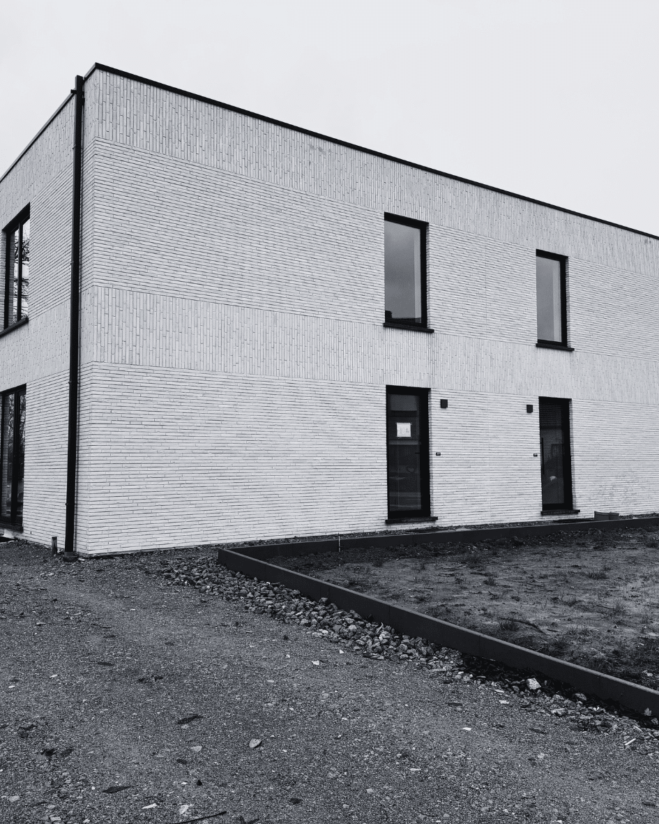 Half open bebouwing bouwen: voordeliger of niet?