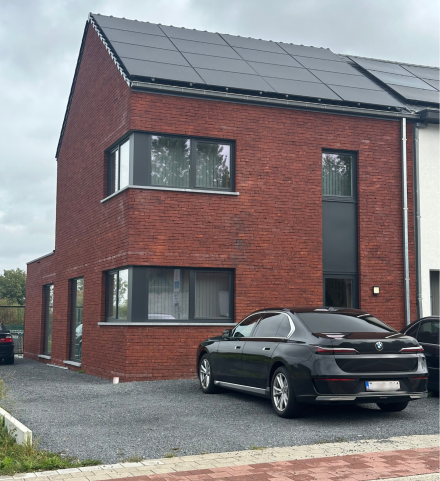 Moderne nieuwbouwwoning met pvc ramen.