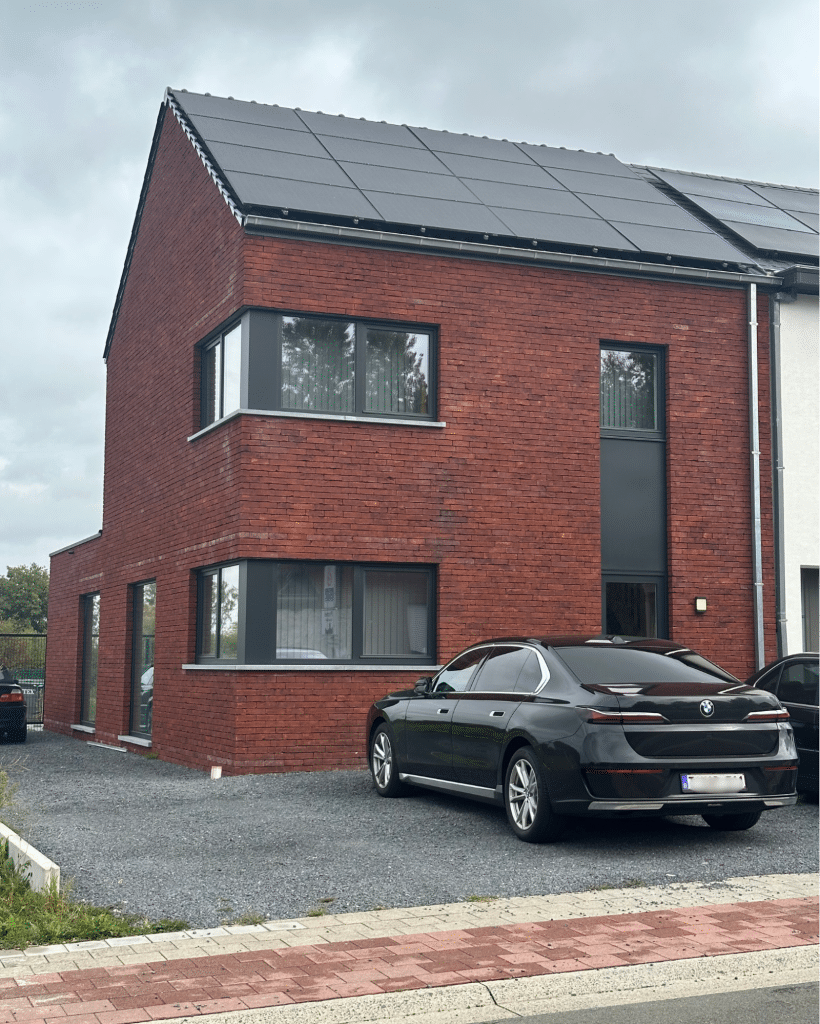Moderne nieuwbouwwoning met pvc ramen.