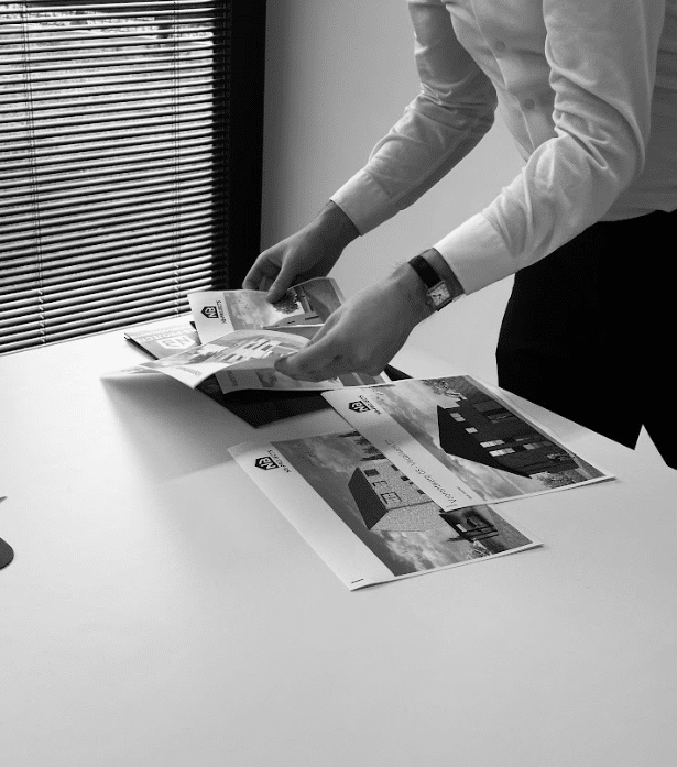 Bouwadviseur toont voorontwerpen